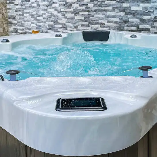 Be Well Canada Spa Executive Series E585 model hot tub